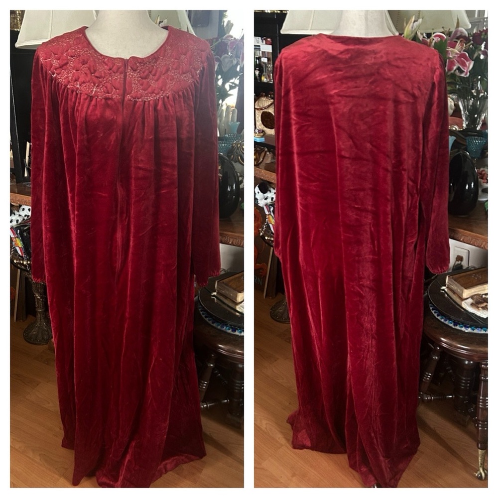 Vintage Velvety Burgundy Embroidered Housecoat Robe w 3/4 Zip